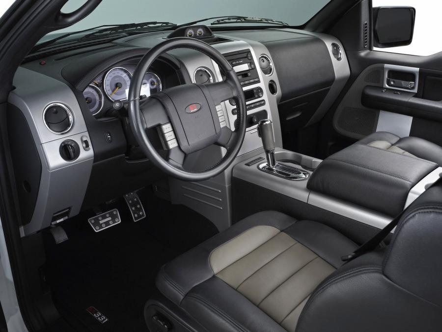 Интерьер Saleen S331 2006 года  (фото 14 из 16)